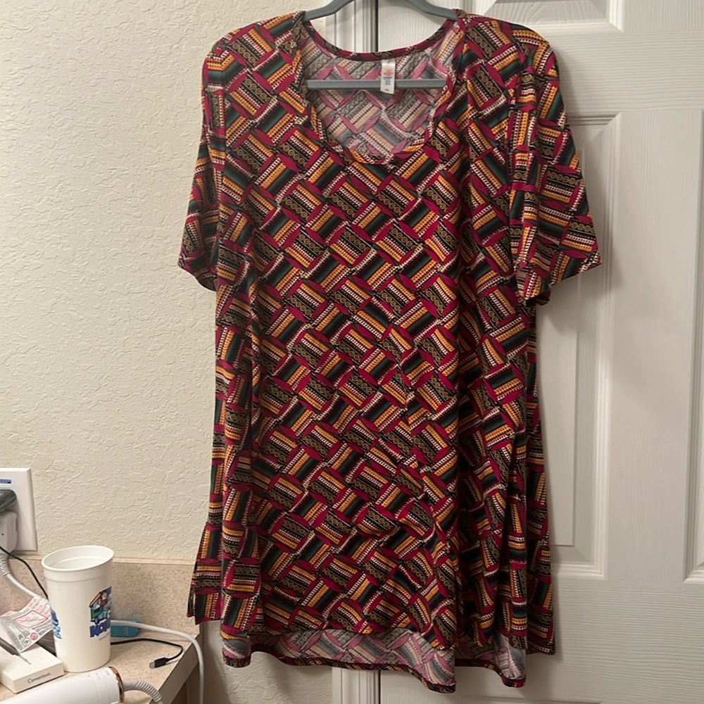 XL LulaRoe The Perfect T